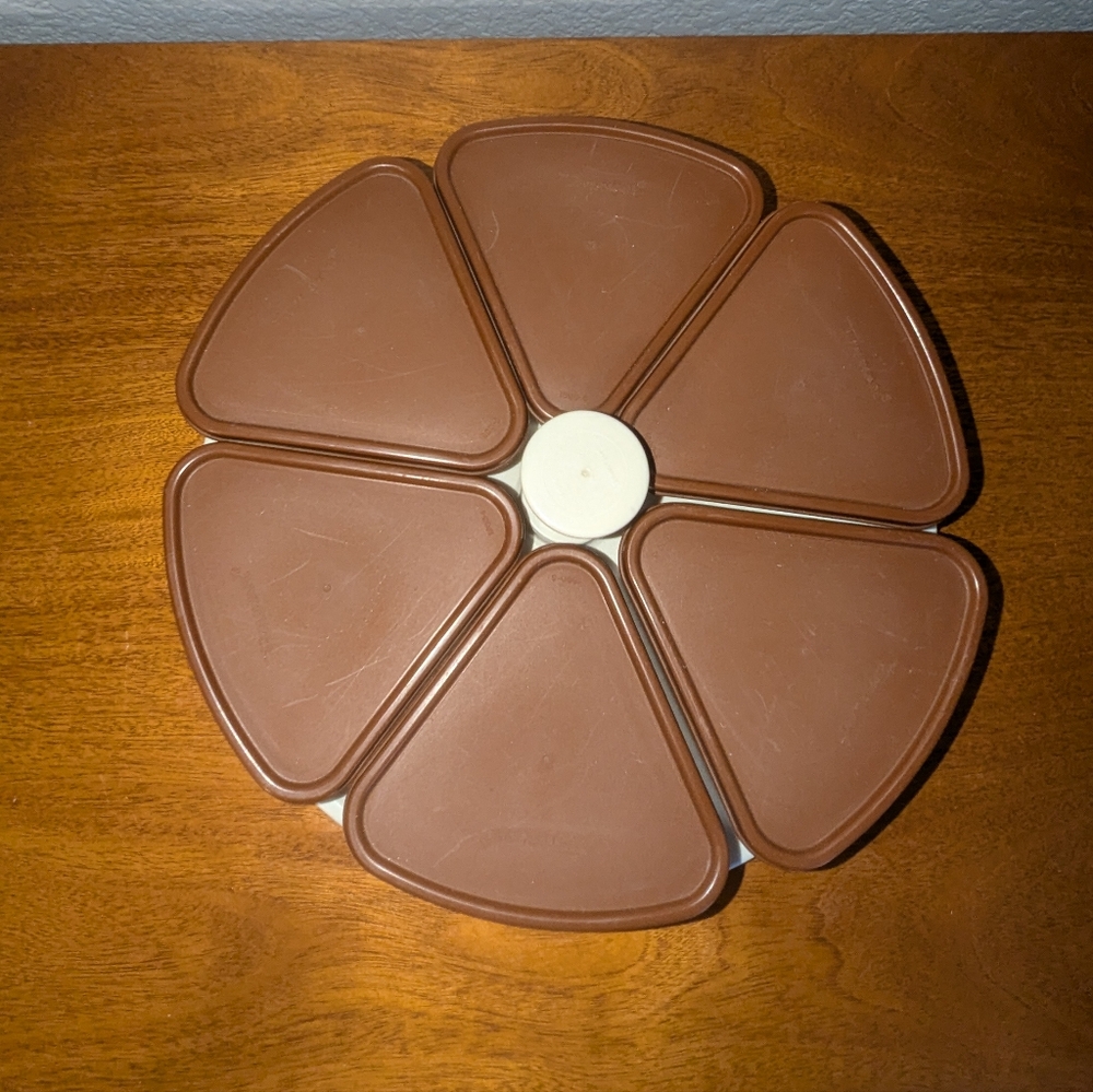 Tupperware Lazy Susan Revolving Turntable 6 Pie Wedge Shaped Containers-VINTAGE